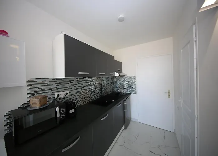 Apartment Indecent *